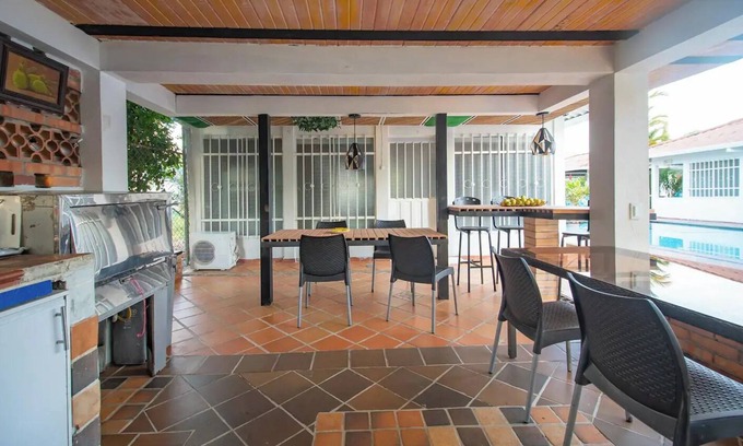 Apiay Cabina | Cozy cabin Family Room in wonderful Villavicencio with WiFi, AC