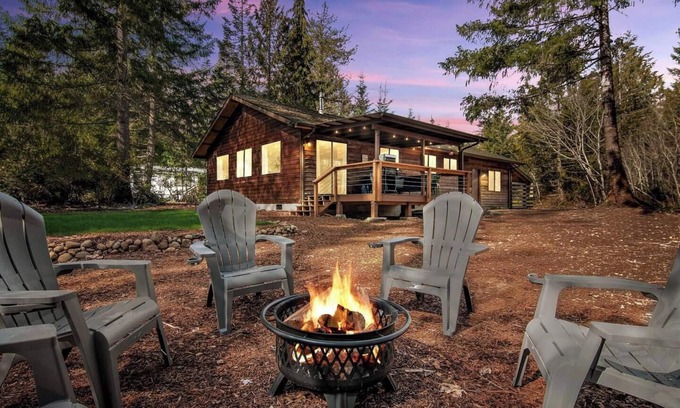 Hoodsport Casa | Cozy Cabin | Firepit | Hood Canal | ONP