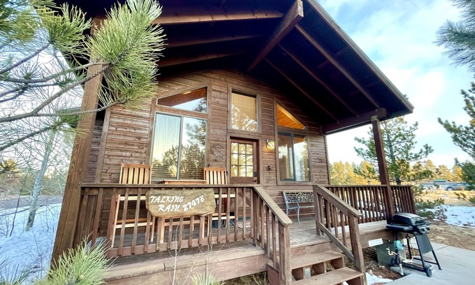 Heber Cabina | Cozy cabin for 2, private hot tub, King size bed!