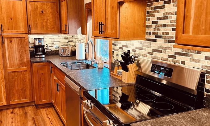 Harbor Springs Cabina | Cozy Cabin Getaway in Harbor Springs