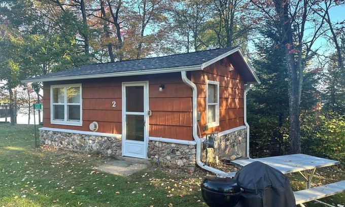 Conover Cabina | Cozy Cabin Getaway - Studio on ATV & Snowmobile Trail with Hi Speed WiFi
