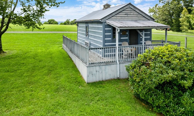 Fancy Gap Cabina | Cozy Cabin Hideaway - The Schoolhouse Cabin - Cabin 9