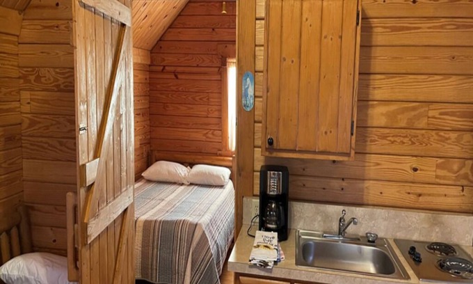 Argillite Cabina | Cozy cabin hideaway with kitchen
