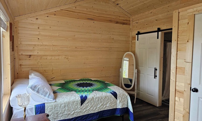 Hamilton Cabina | Cozy cabin in a quiet neighborhood near downtown Hamilton
