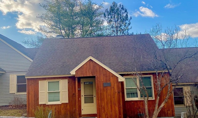 Hancock Complejo | COZY CABIN IN BERKSHIRES RESORT - LABOR DAY SALE