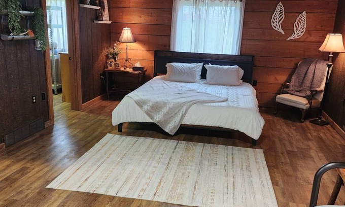 Marshalltown Cabina | Cozy cabin in charming Marshalltown with AC