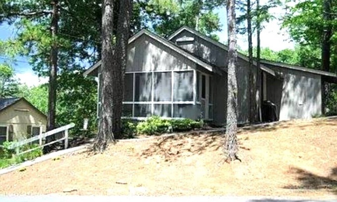 Unaka Cabina | Cozy Cabin in Gated Community with Pool and Marina Access, Pet Friendly!!
