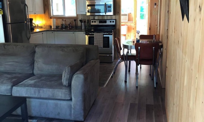 Grand Beach Cabina | Cozy Cabin in Grand Beach.