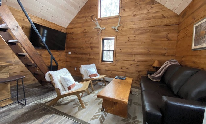 Minden Hills Cabina | Cozy Cabin in Haliburton w/ Sauna