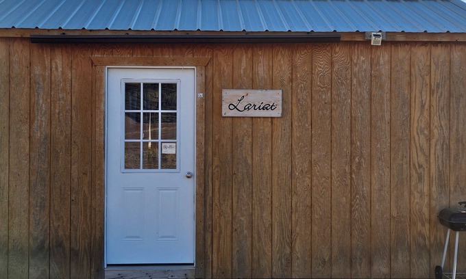 La Sal Cabina | Cozy cabin in lovely La Sal with WiFi, AC/Heating,Kitchen,grill,firepit and more