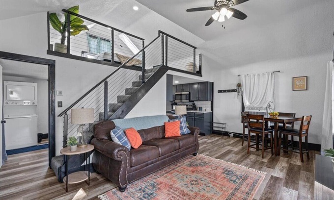 Lynn Center Cabina | Cozy cabin in Pleasant Valley with AC - perfect getaway spot