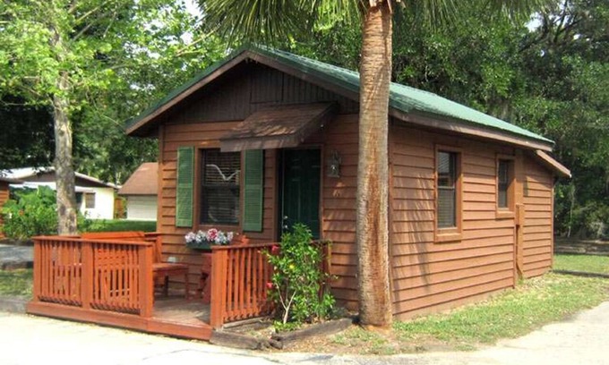 Lake Panasoffkee Cabina | Cozy Cabin in riverfront resort