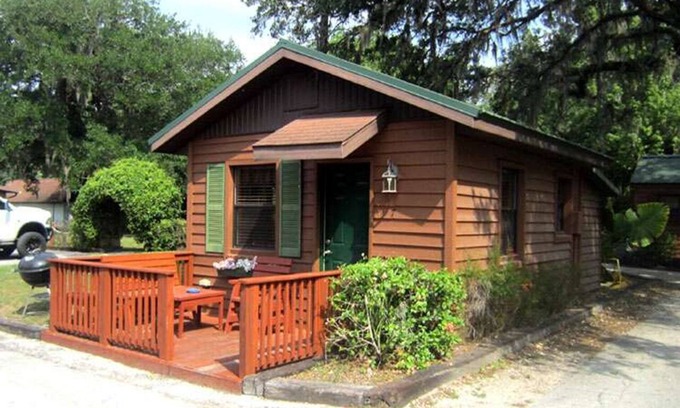 Lake Panasoffkee Cabina | Cozy Cabin in riverfront resort