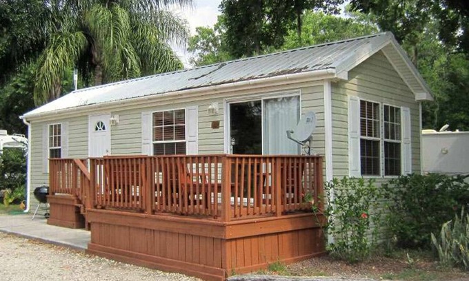 Lake Panasoffkee Cabaña | Cozy Cabin in riverfront resort
