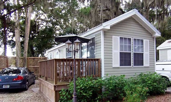 Inverness Cabaña | Cozy Cabin in riverfront resort