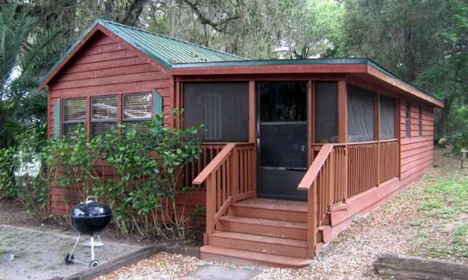 Lake Panasoffkee Cabina | Cozy Cabin in riverfront resort