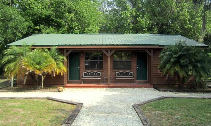 Lake Panasoffkee Cabina | Cozy Cabin in riverfront resort