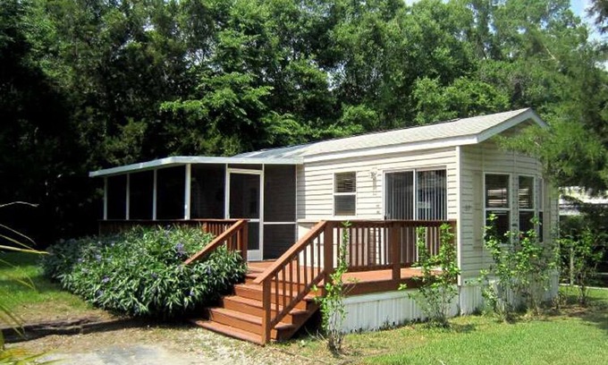Lake Panasoffkee Cabaña | Cozy Cabin in riverfront resort