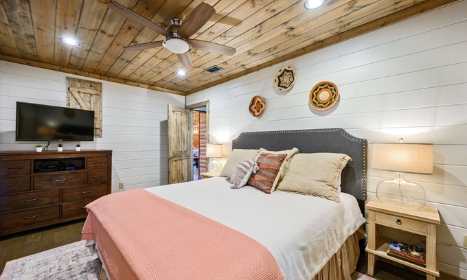 Broken Bow Cabina | Cozy Cabin in Supreme Location Near Lake! For Families & Couples