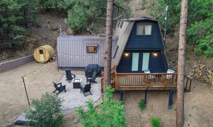 Groom Creek Cabina | Cozy Cabin in the Pines, 15 Min to Whiskey Row, 8 Min to Goldwater Lake