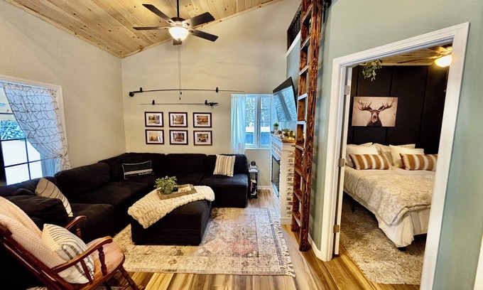 Baldwin Cabina | Cozy Cabin in the woods 1-bedroom, 1-loft. NearRiversLakes&Trails,Fishing,Hiking