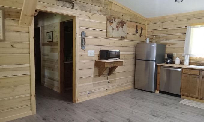 Dunlap Cabina | Cozy cabin in tranquil Dunlap with WiFi. Close to Fall Creek Falls state park.