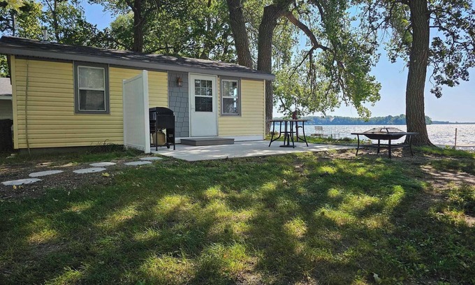 Waubay Cabina | Cozy cabin in Waubay with WiFi, AC. Enjoy a relaxing getaway! Fantastic fishing!