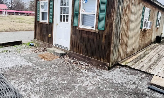 Samburg Cabina | Cozy cabin located on the water front at Reelfoot Lake