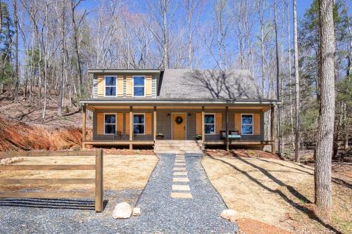 Dahlonega Casa | Cozy Cabin near Historic Dahlonega Town Square