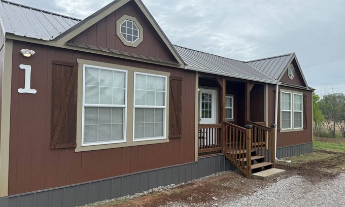 Lawton Cabina | Cozy cabin near Medicine Park Tv and WIFI