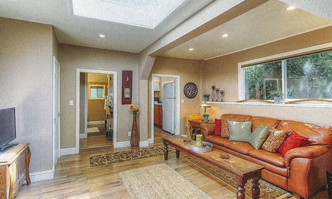 Forestville Cabina | Cozy Cabin near river, wineries, redwoods and ocean.