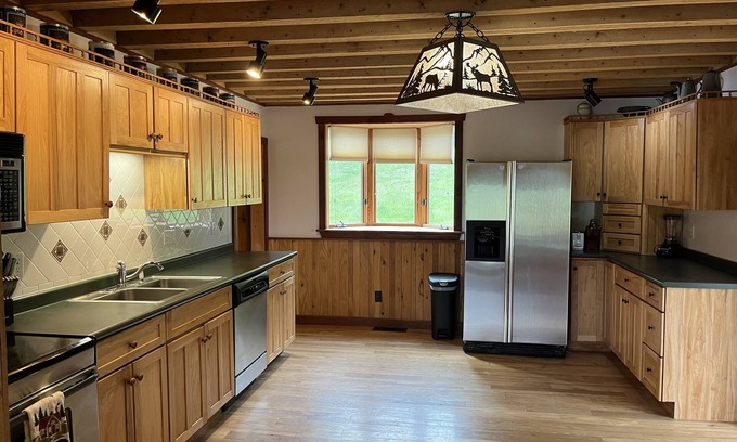 Mineral Point Cabina | Cozy cabin nestled in the hills of SW Wisconsin near the Cheese Country Trail!