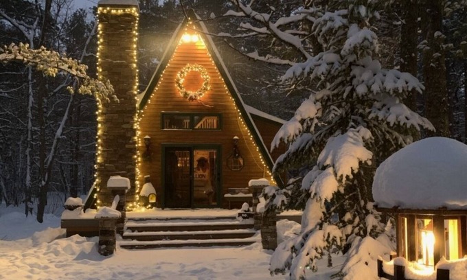 Paradise Cabina | Cozy Cabin nestled in the woods on all season road seconds from the trail system