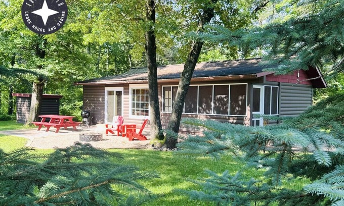Nisswa Cabina | Cozy Cabin Nisswa with Outdoor Hot tub, Sauna and Tennis Court (Plus Extra House & Bunkhouse Avail)