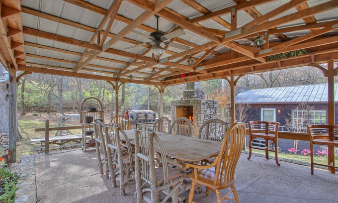 Mount Juliet Cabina | Cozy cabin offering the perfect space to hideaway!