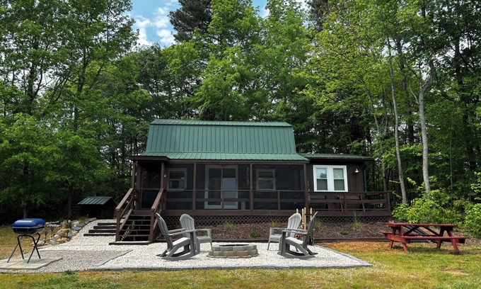 Polkton Cabina | Cozy cabin on 16.5 acres with a stocked fishing pond. Close to Charlotte.