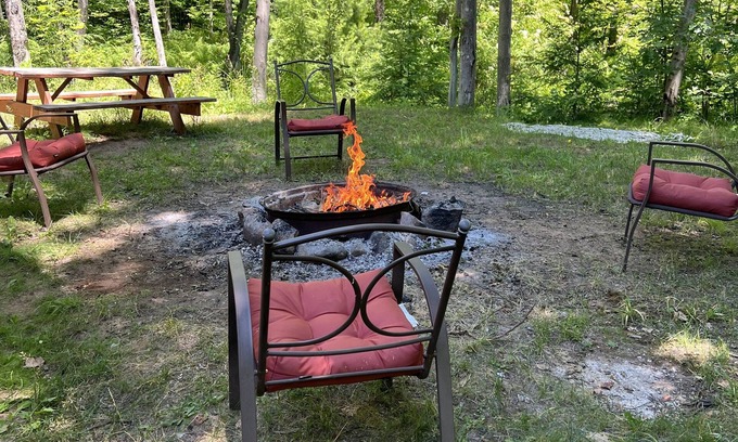 Reed City Cabina | Cozy cabin on 30 acres