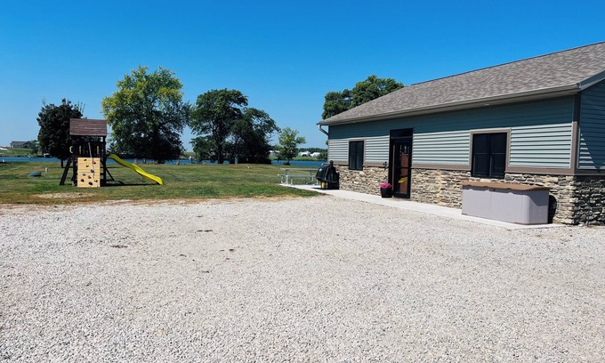 Palo Alto County Cabina | Cozy Cabin on 5 Island Lake - Family Friendly