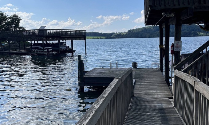 Radford Cabina | Cozy Cabin on Claytor Lake close to Radford and Blacksburg