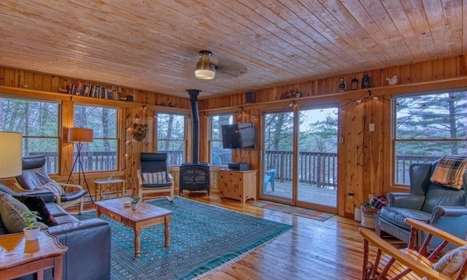 Hayward Cabina | Cozy Cabin on Reed Lake Near Chippewa Flowage. Only 15 Minutes to Hayward.