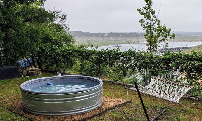 Yacht Harbor Cabina | South Shore Waterfront Lake Travis Cabin: ¡Cala apartada, apta para perros, para nadar, pescar y navegar! Wi-Fi gratis