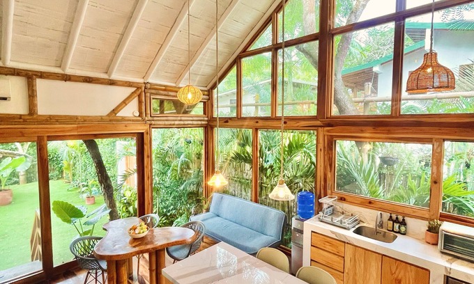 Ayampe Casa | Cozy cabin ★ pool & family-friendly green oasis★3 blocks to beach★heart of town