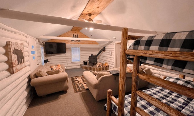 Kalkaska Cabina | Cozy cabin, private 10 acres close to atv trail & lake