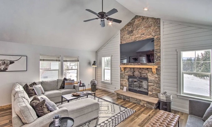 Ronald Casa | Cozy Cabin Retreat- 5min to Lake Cle Elum,10min to Suncadia-Sleeps4 adults/4kids