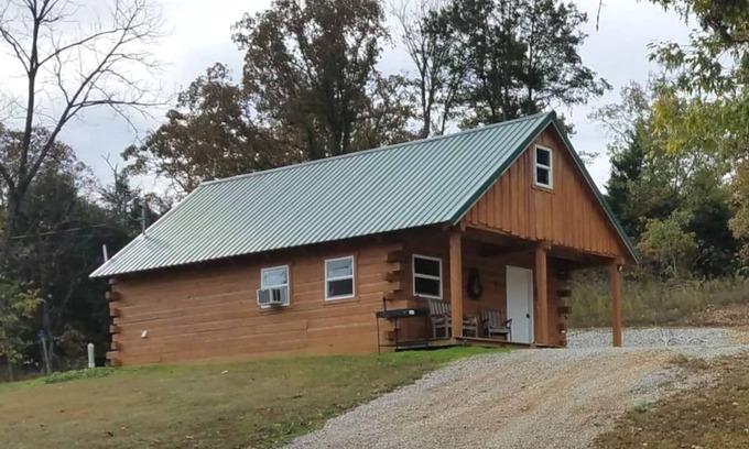 Brixey Cabina | Cozy cabin retreat close to kayaking and hiking trails.
