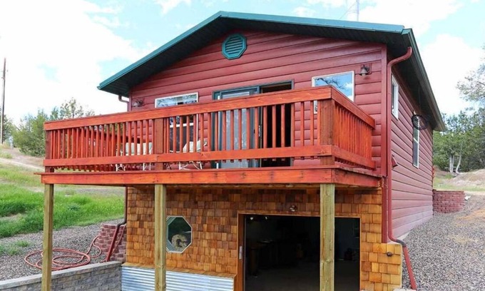 Eureka County Cabina | Cozy Cabin Retreat, Enjoy the outdoors, Pets Welcome!