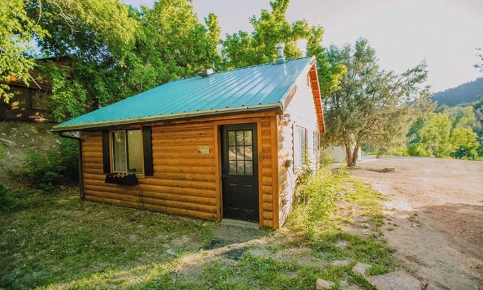 Glendale Cabina | Cozy Cabin Retreat Near Zion & Bryce Canyon National Parks, Hot Tub & Stargazing