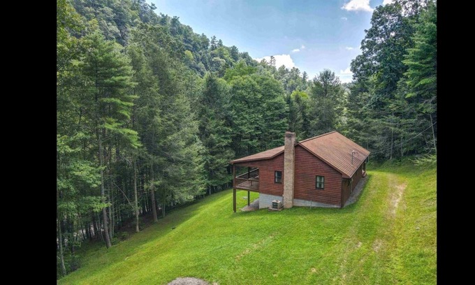 McDowell Cabina | Cozy Cabin Retreat on the Bullpasture River!