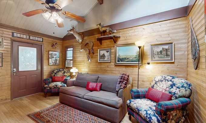 Boone Cabina | Cozy cabin retreat, private setting, surrounded by nature