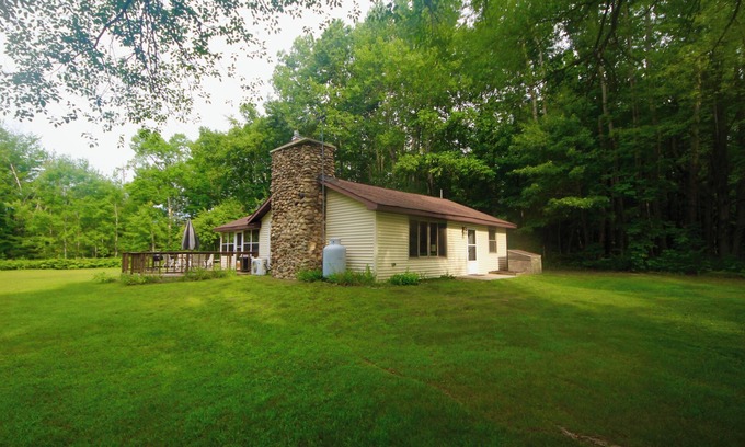 Brazeau Cabina | Cozy Cabin Retreat - Steps from White Potato Lake